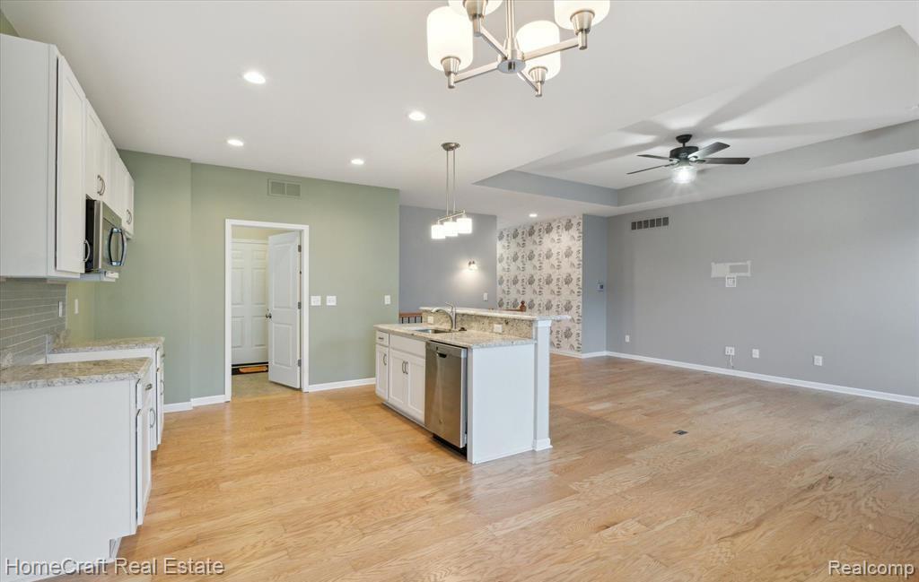 8155 STAMFORD Drive, Ypsilanti, MI 48198 — Photo 7