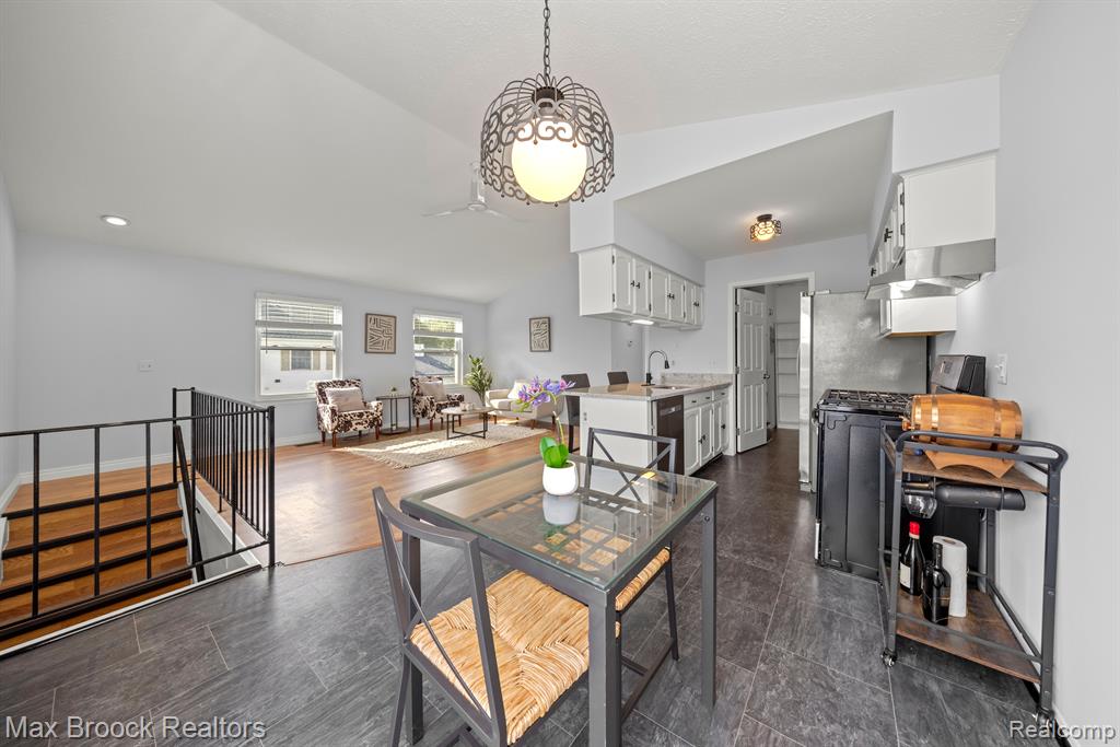 1556 MARINER Drive, Walled Lake, MI 48390 — Photo 16