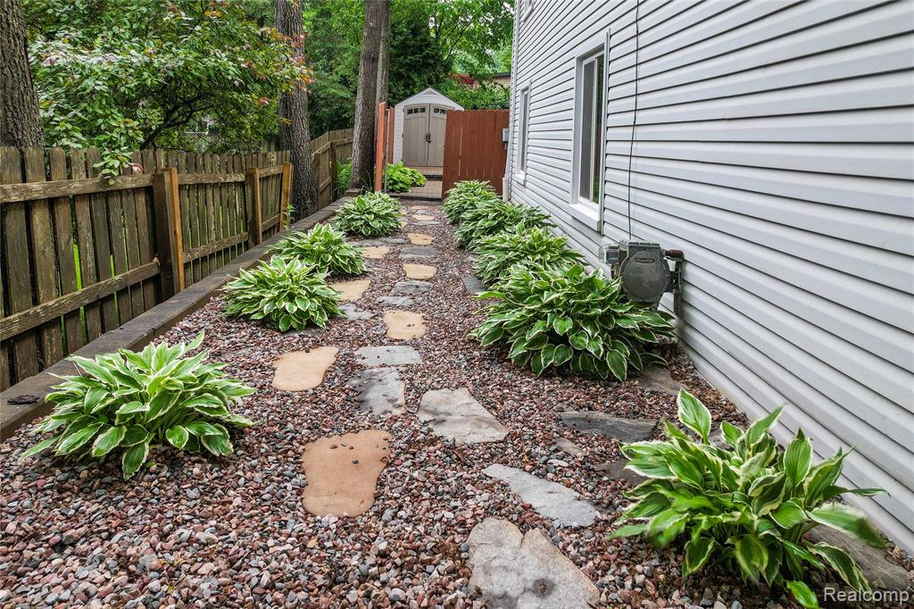 901 Ridge Road, Lake Orion, MI 48362 — Photo 8