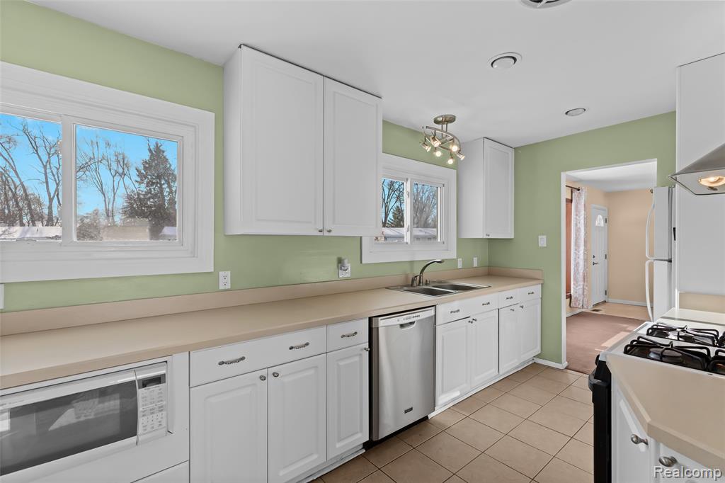 7275 Merrybrook, West Bloomfield, MI — Photo 10