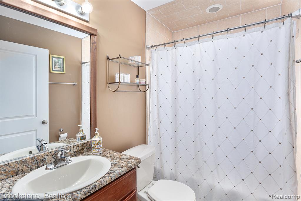 6913 Boulder Pointe Drive, Washington, MI — Photo 11