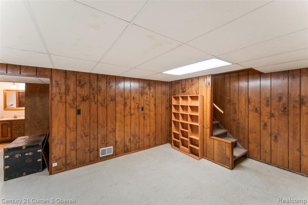 9235 Texas Street, Livonia, MI 48150 — Photo 25