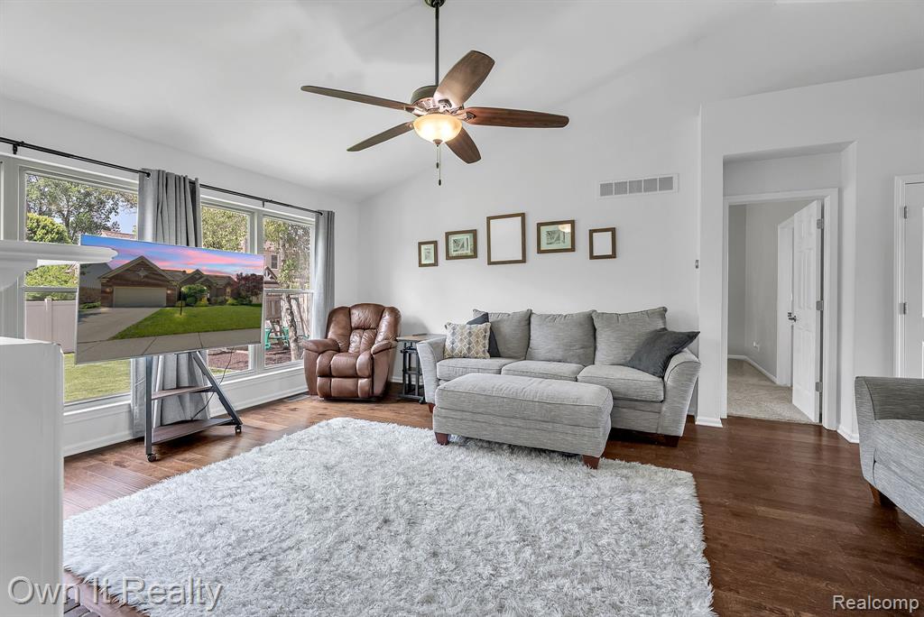 45693 Radnor Road, Canton, MI 48187 — Photo 22