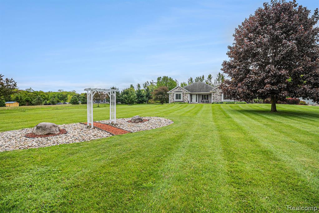 6268 Hazard Road, Fenton, MI 48430 — Photo 45