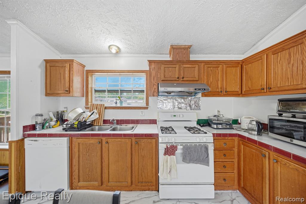 6255 Lake Drive, Augusta, MI 48197 — Photo 9
