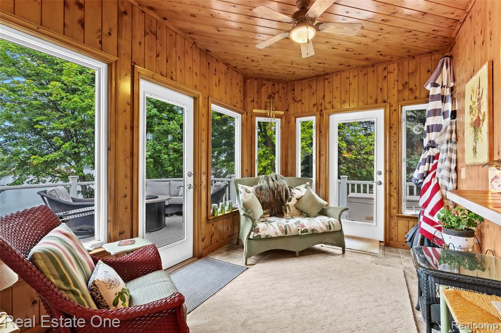 16048 Pine Bluff Court, Fenton, MI 48430 — Photo 12