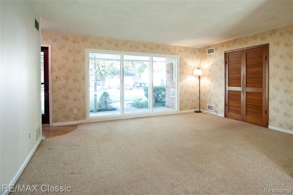 4836 Sundew Street, Commerce Twp, MI 48382 — Photo 5