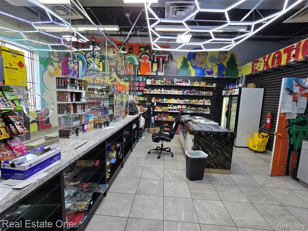 4211 E SEVEN MILE RD, Detroit, MI 48234 — Photo 6