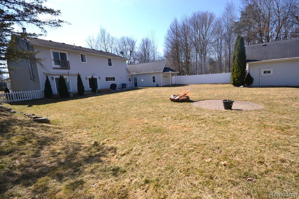 4072 W MAPLE Road, Wixom, MI — Photo 37