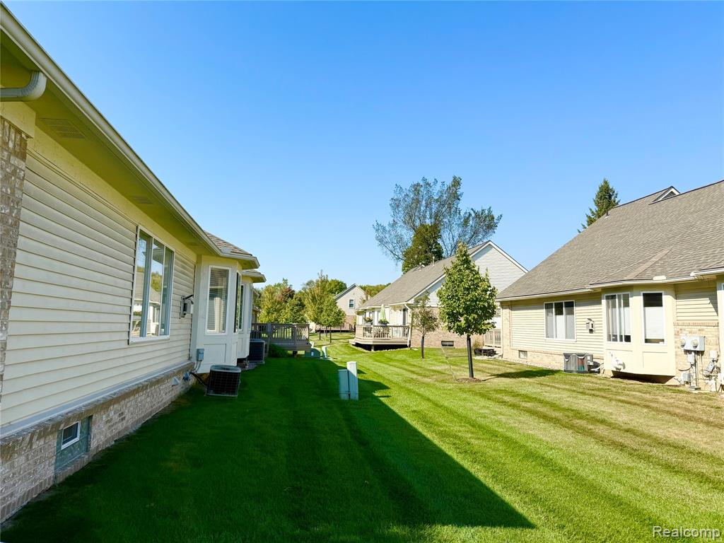5765 Woodview Drive, Sterling Heights, MI 48314 — Photo 32