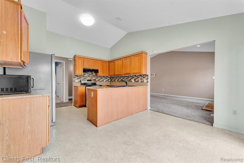 616 Light Tower Drive, Belleville, MI 48111 — Photo 13
