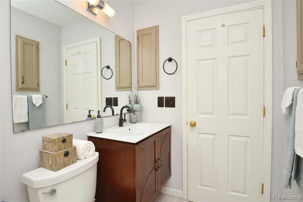 4379 Cedar Avenue, West Bloomfield, MI 48323 — Photo 16
