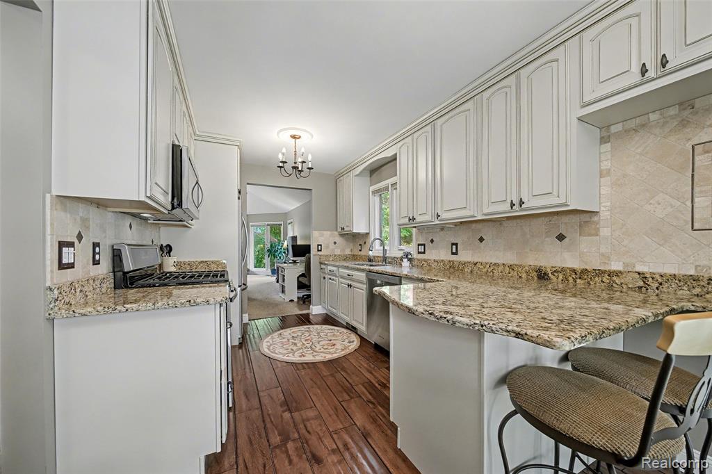 5893 Dawn Ridge Drive, Troy, MI 48098 — Photo 6
