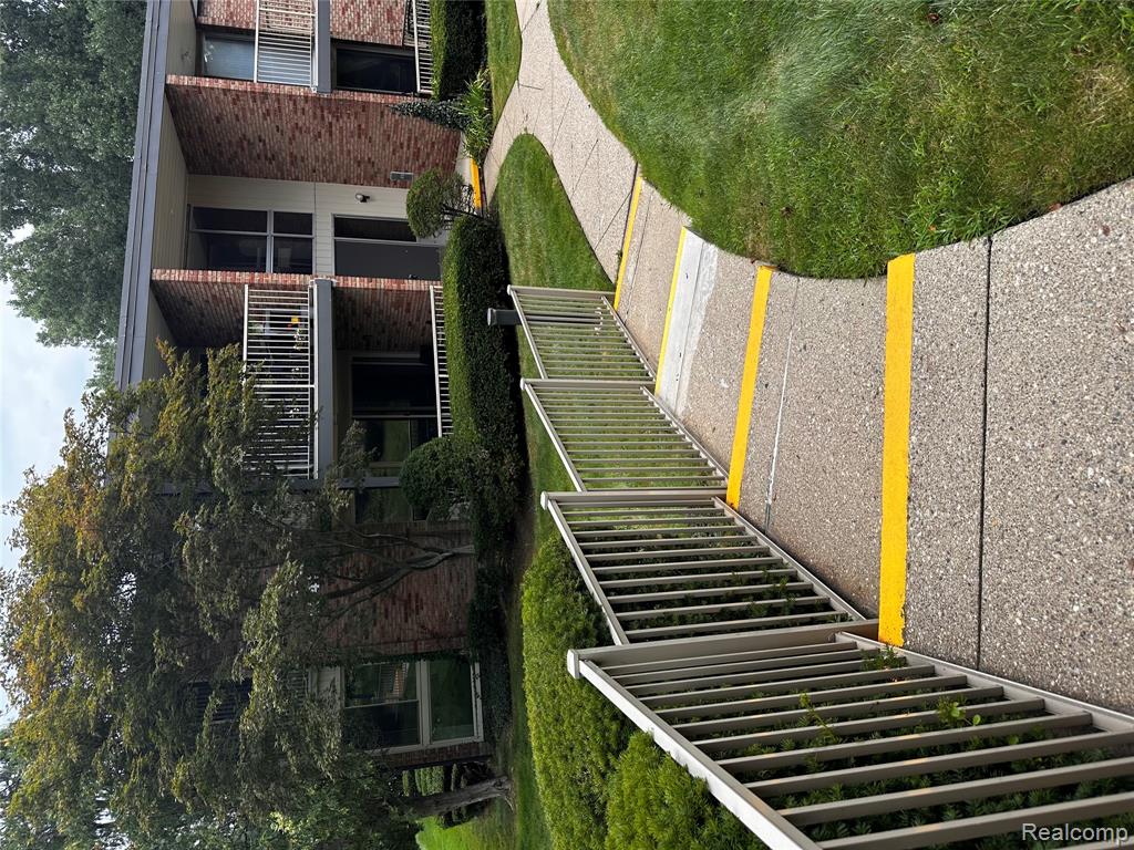 4041 Maple Road S, Bloomfield Hills, MI — front exterior