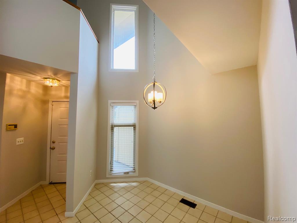 4038 Foxpointe Drive, West Bloomfield, MI 48323 — Photo 3