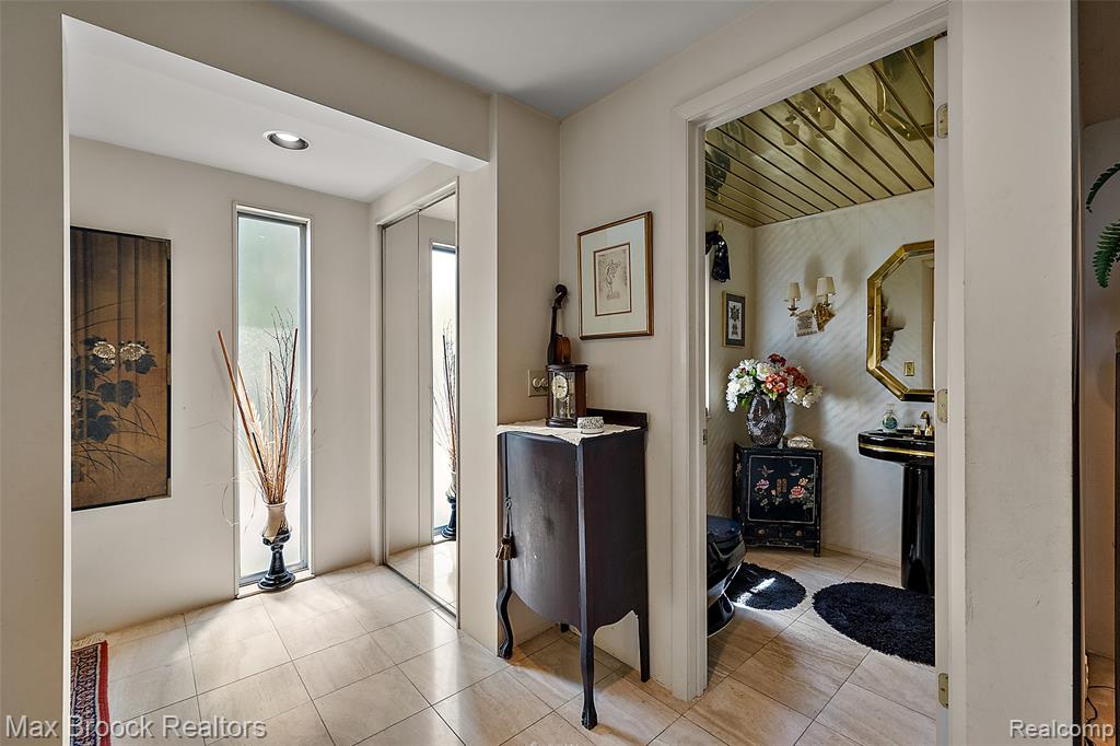 4848 Willow Lane, Orchard Lake Village, MI 48324 — Photo 2