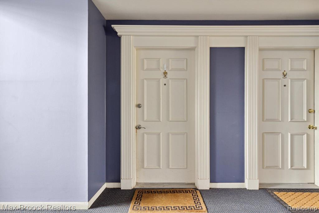 458 FOX HILLS Drive N, A-4, Bloomfield Hills, MI 48304 — Photo 3
