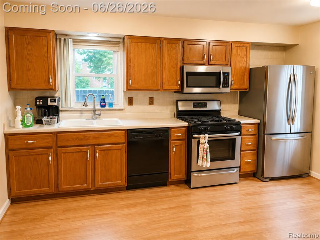 8056 Central, Center Line, MI 48015 — Photo 8