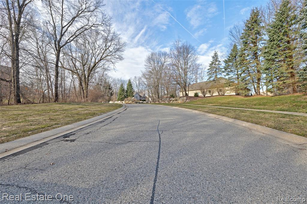 9889 Kingston Ridge, Clarkston, MI 48348 — Photo 37