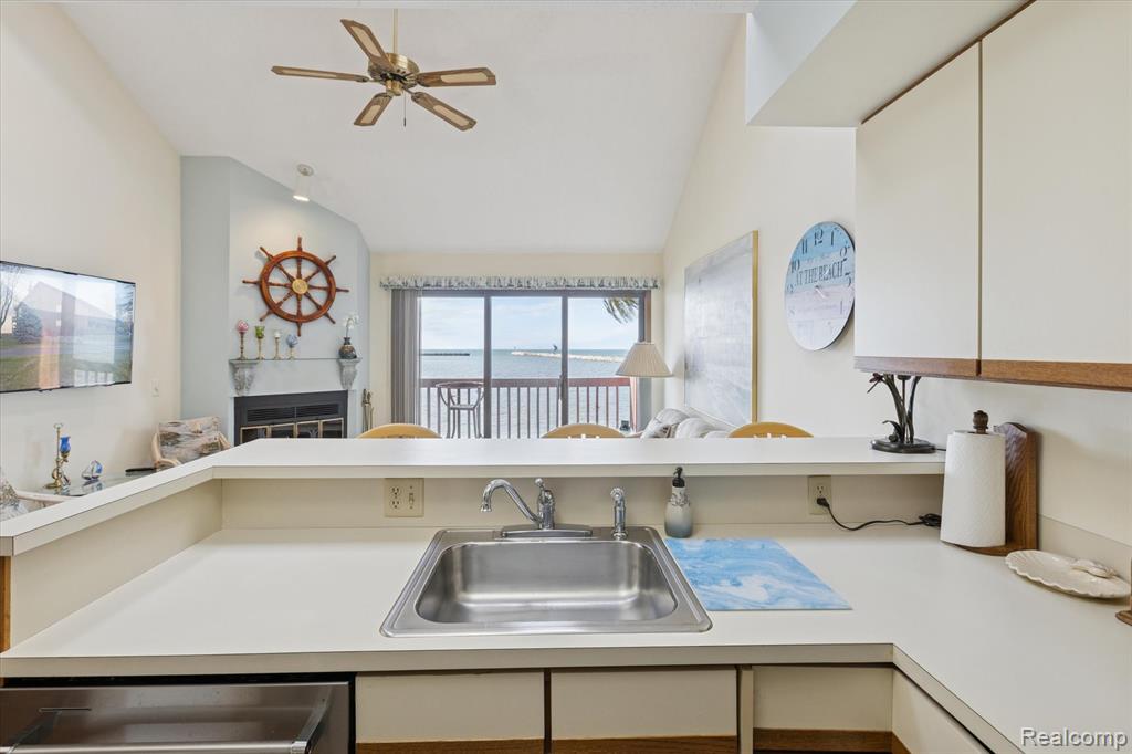 331 Lakeview, 18, Port Austin, MI 48467 — Photo 12