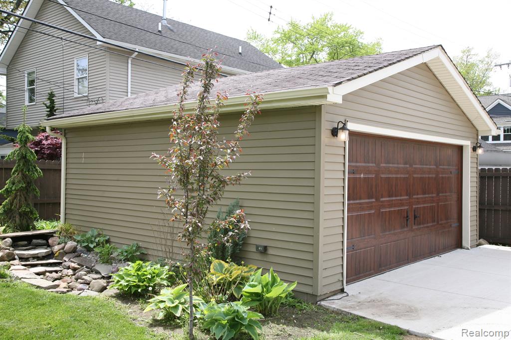 717 W 12 MILE Road, Royal Oak, MI 48073 — Photo 34