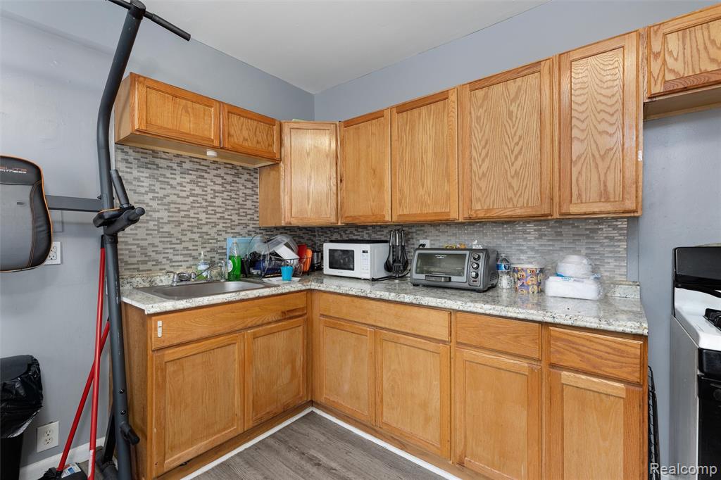 7212 Hudson Avenue, Warren, MI 48091 — Photo 11