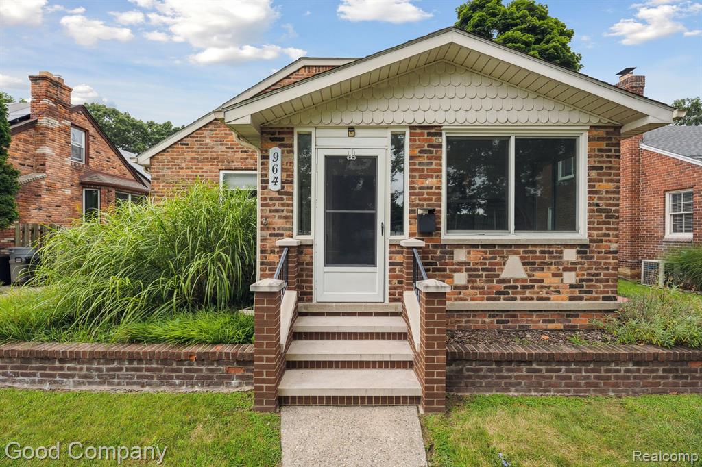 964 W LEWISTON Avenue, Ferndale, MI 48220 — Photo 2