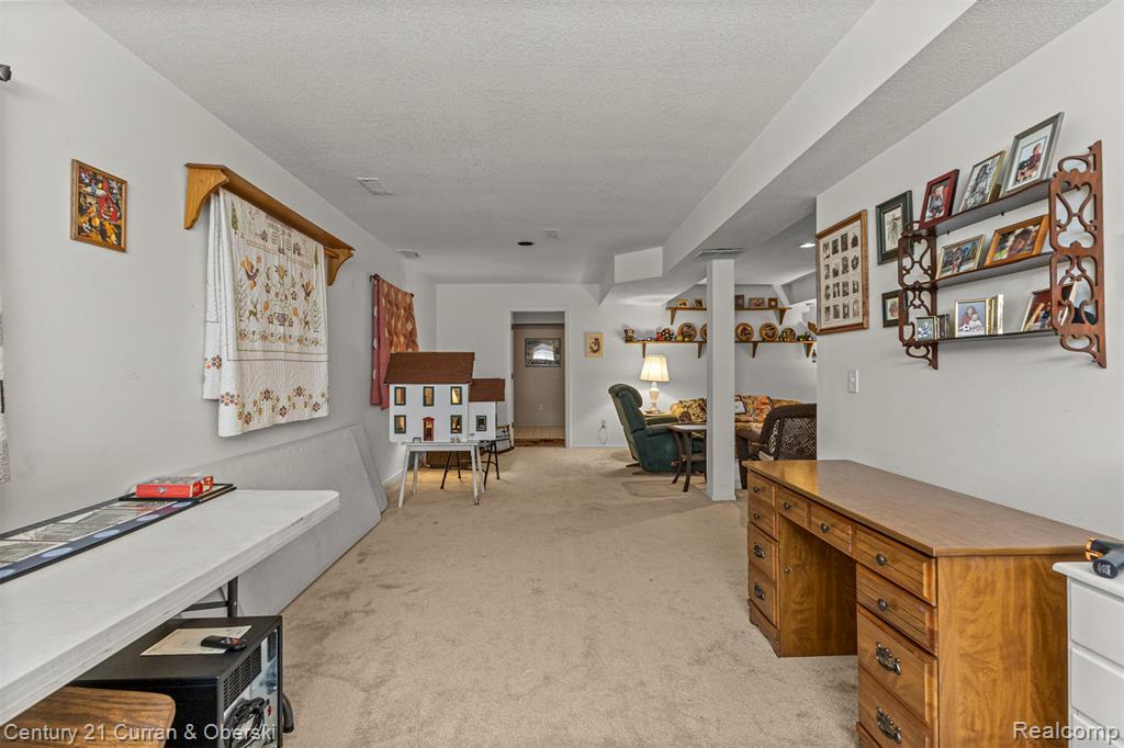 698 Ravencrest Lane, Westland, MI — Photo 34