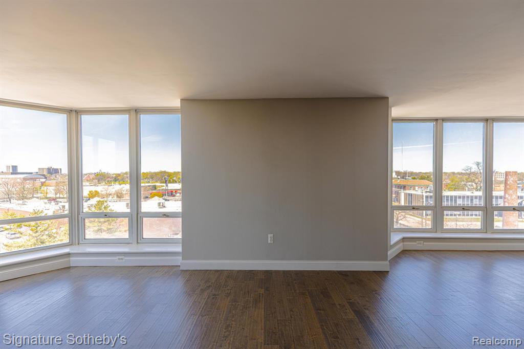 250 E Harbortown Drive, 703, Detroit, MI 48207 — Photo 11