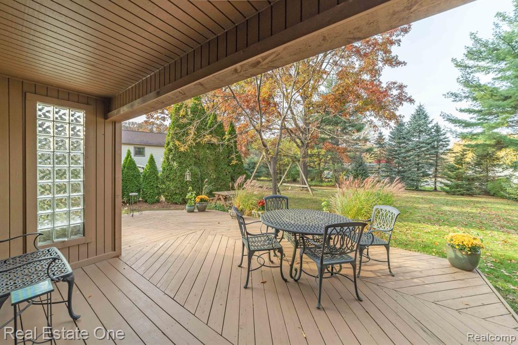 8260 ENGLEWOOD Drive, Clarkston, MI — Photo 19