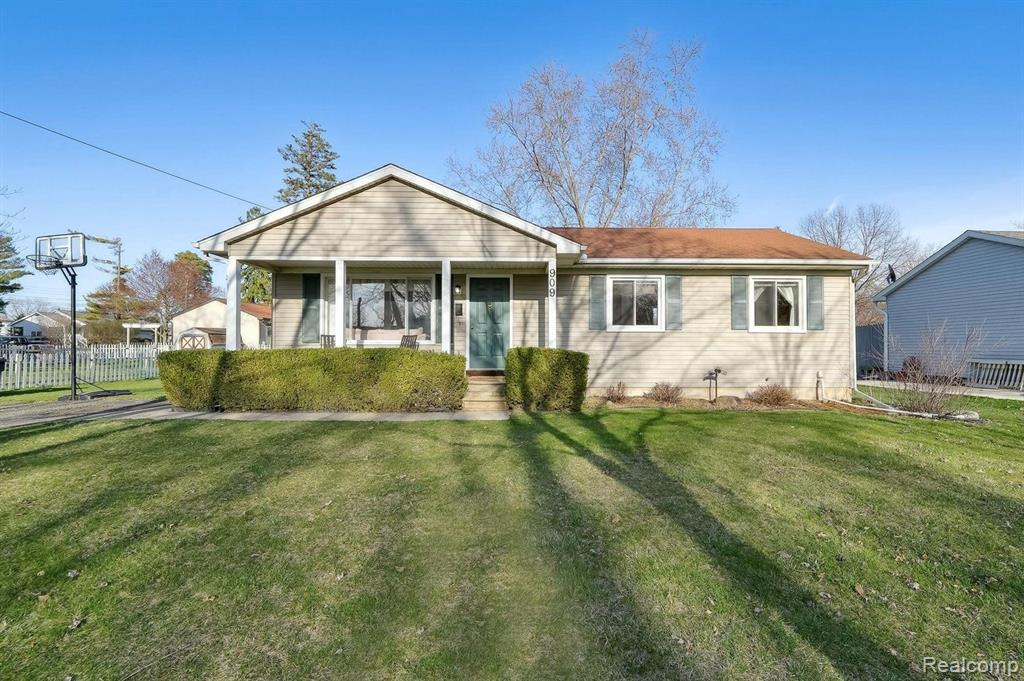 909 DEARBORN Street, Howell, MI 48843 — Photo 2