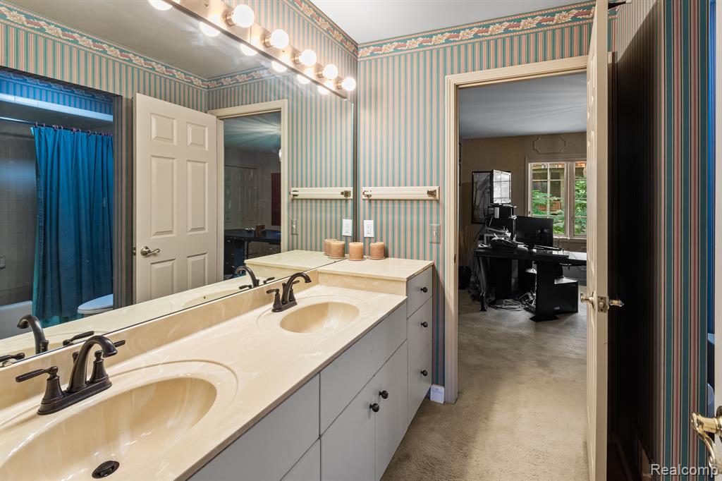 4309 Copper Cliff Court, Bloomfield Hills, MI 48302 — Photo 19
