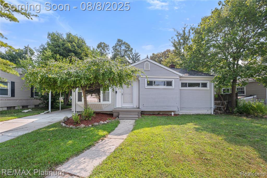 708 Elmwood Drive, Fenton, MI 48430 — front exterior