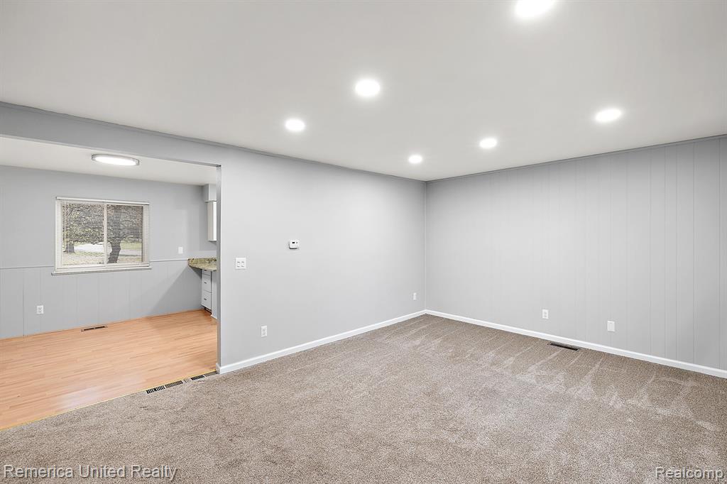 876 RIDGEMONT Street, Commerce Twp, MI 48382 — Photo 11