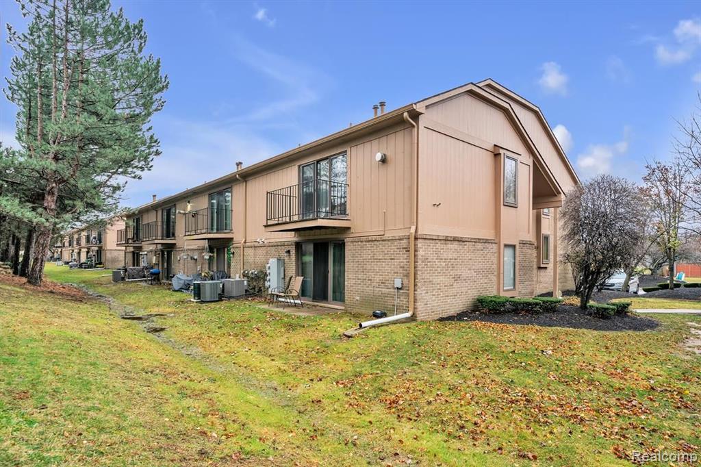 27450 EVERGREEN Road, Lathrup Village, MI 48076 — Photo 14