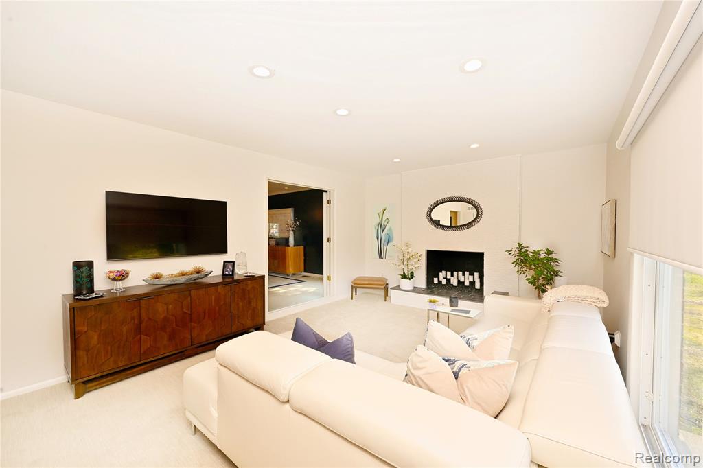 6132 Ledgeway Drive, West Bloomfield, MI — Photo 4