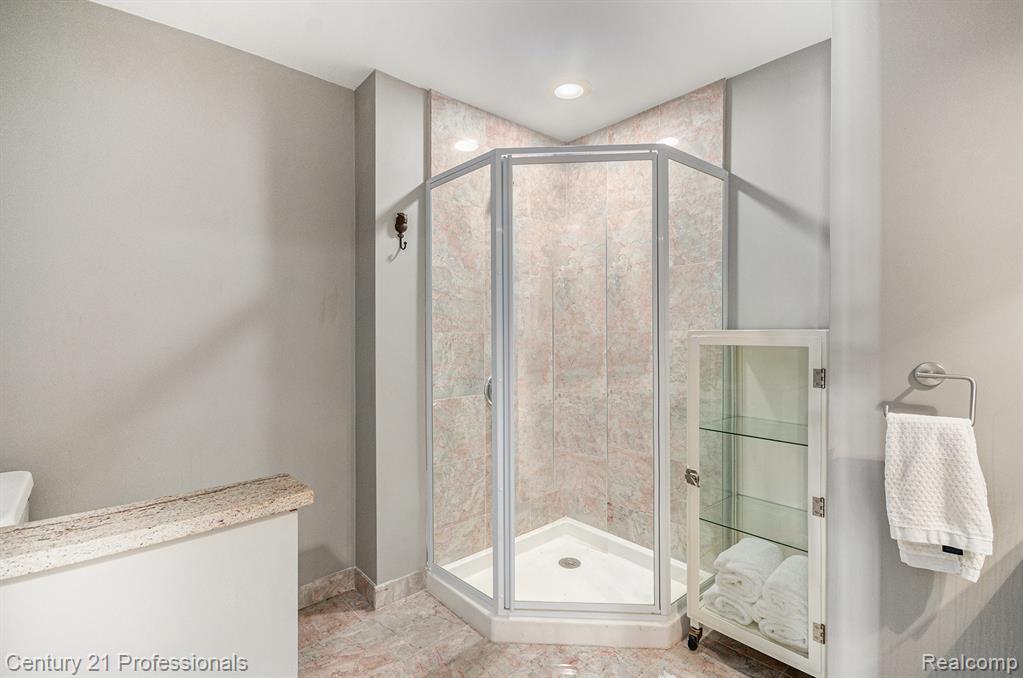 9020 Huron Bluffs Drive, White Lake, MI — Photo 32