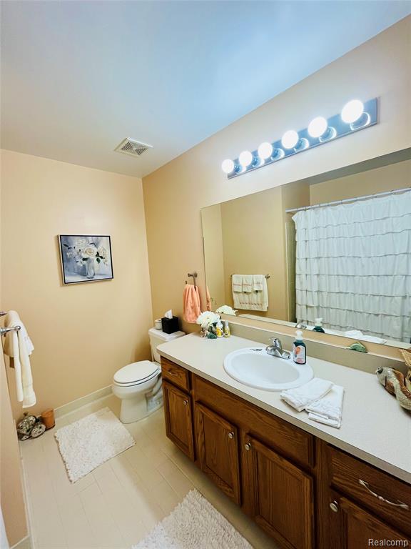 828 Woodhaven Drive, Commerce Twp, MI 48390 — Photo 26