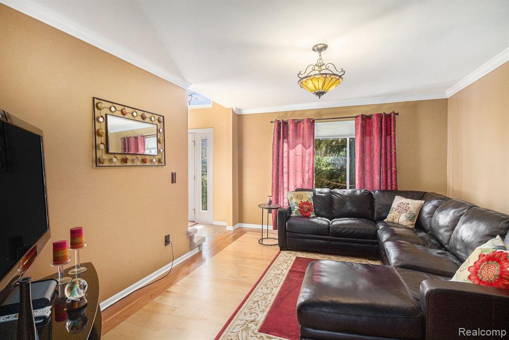 57598 HIDDEN TIMBERS Drive, South Lyon, MI 48178 — Photo 5