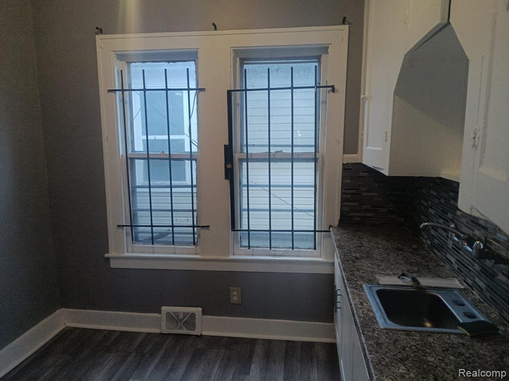 4844 GRAY Street, Detroit, MI 48215 — Photo 9