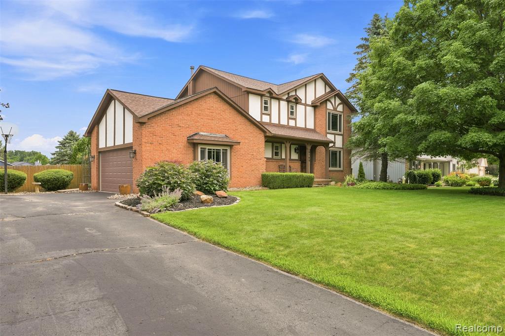 10780 Oxbow Lakeshore Drive, White Lake, MI — Photo 2