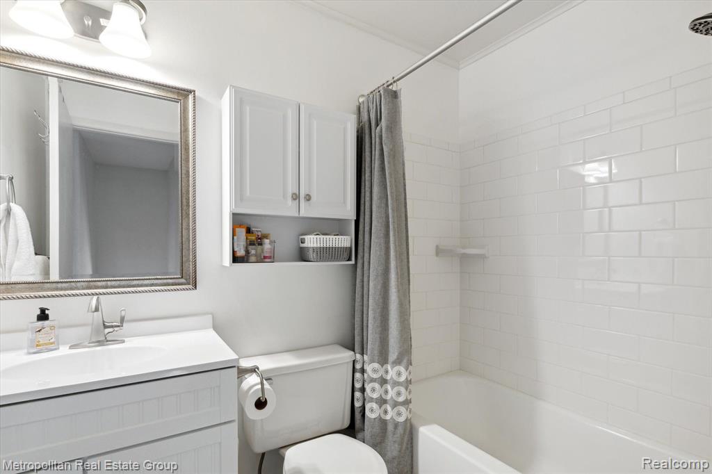 1492 MARINER Drive, Walled Lake, MI 48390 — Photo 17