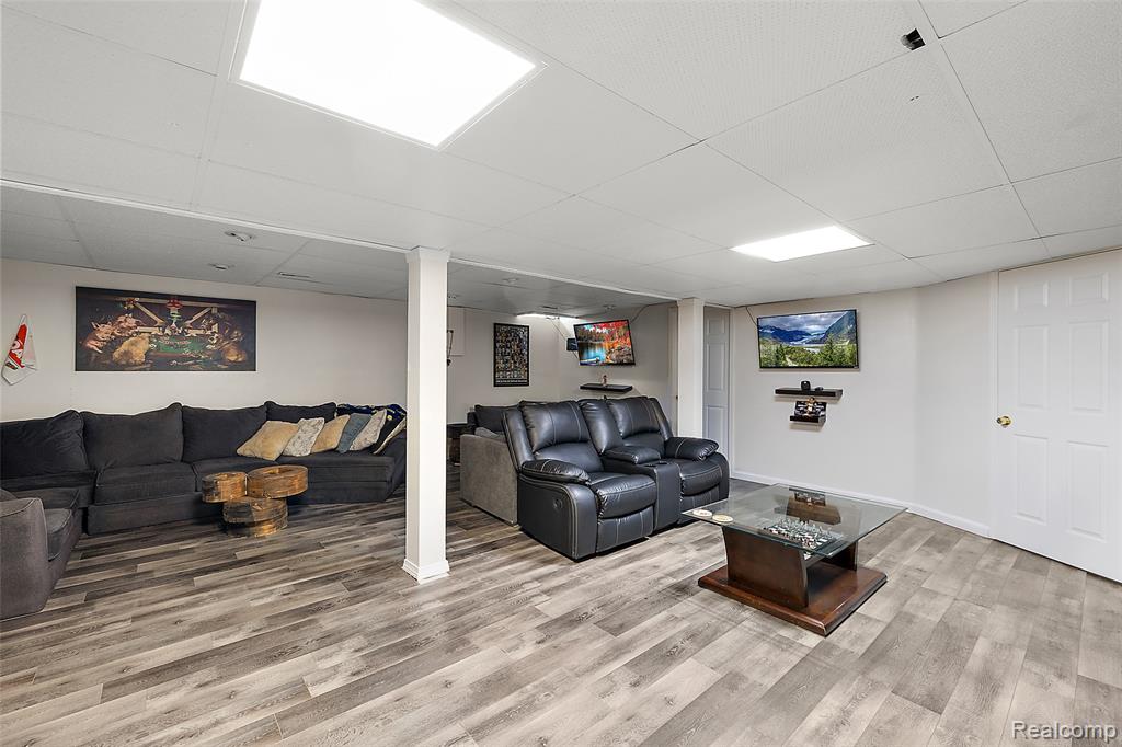 19208 W 11 Mile Road, Lathrup Village, MI 48076 — Photo 47