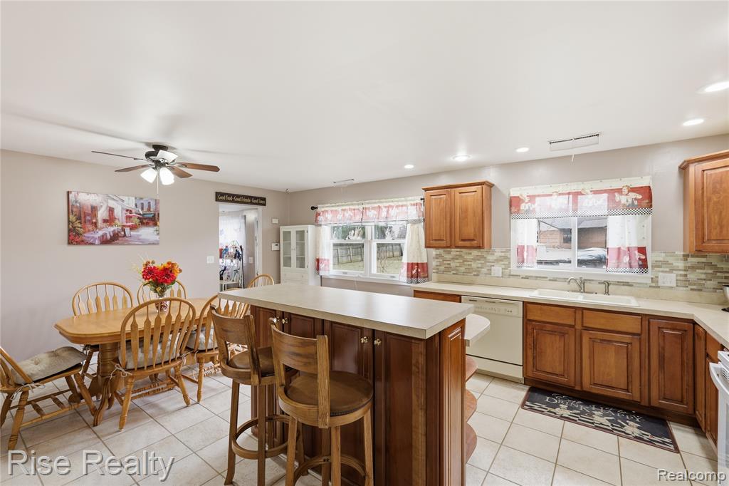 3436 Creekwood Drive, Saginaw, MI 48601 — Photo 6