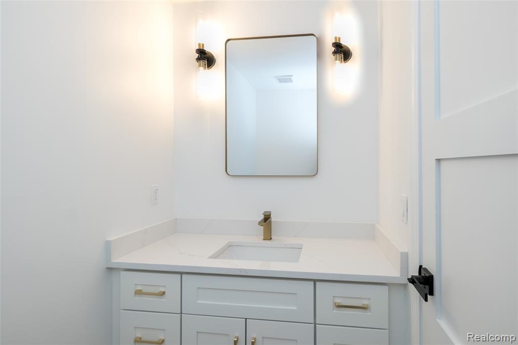 5590 Bayswater Road, West Bloomfield, MI — Photo 36