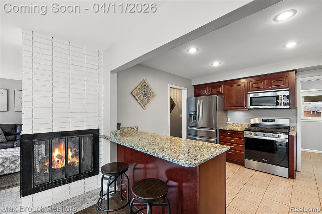 32040 Coronet Drive, Farmington Hills, MI, 48334