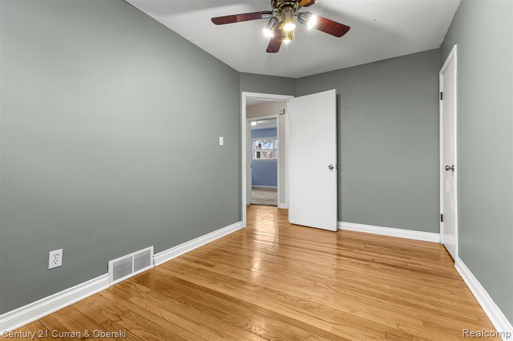 304 Draper Avenue, Pontiac, MI 48341 — Photo 17