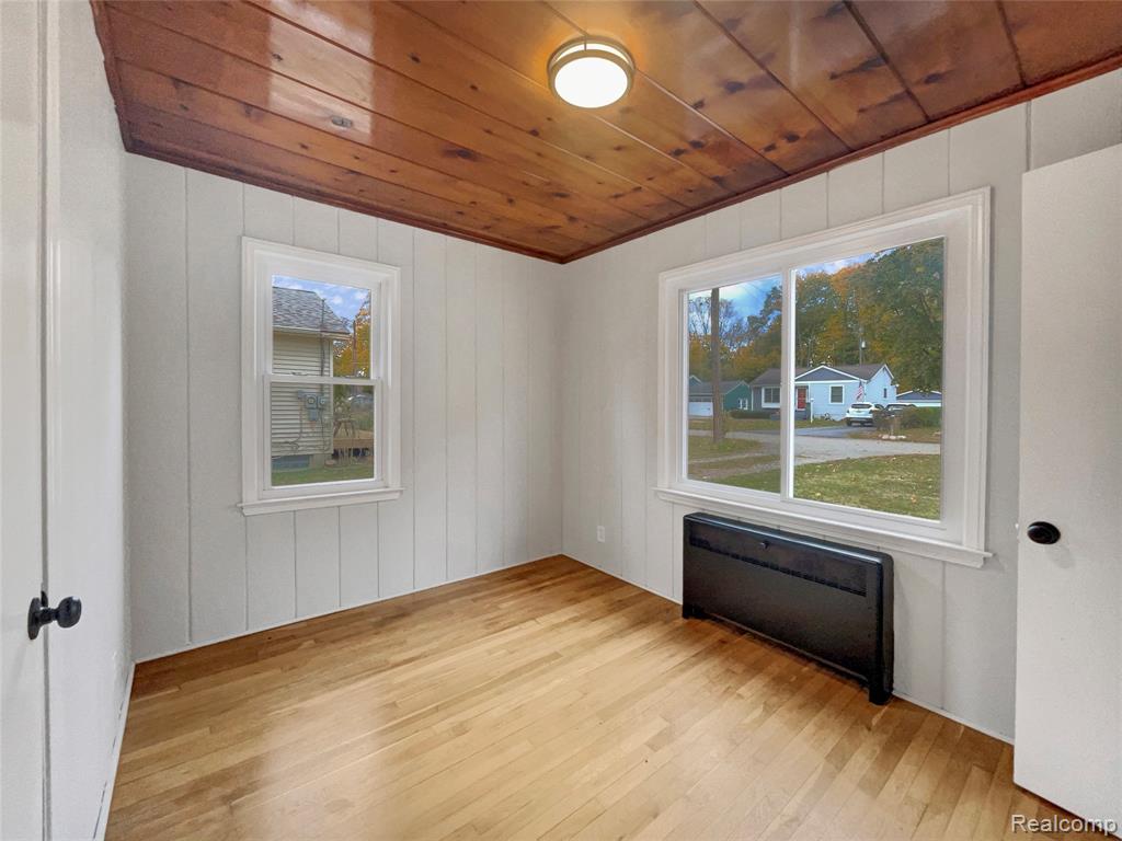 6441 Crest Drive, Waterford, MI 48329 — Photo 9