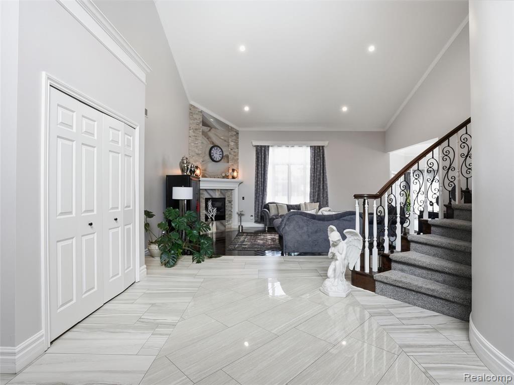 54465 Birchfield Drive E, Shelby Twp, MI 48316 — Photo 9