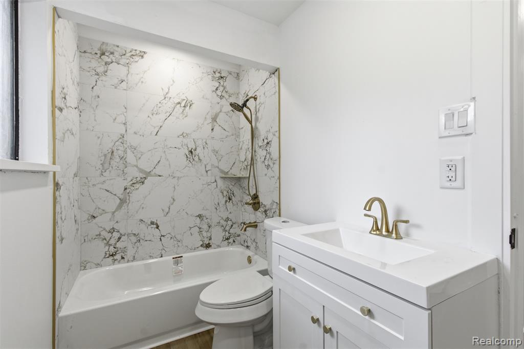 2483 Walce Drive, West Bloomfield, MI 48324 — Photo 17